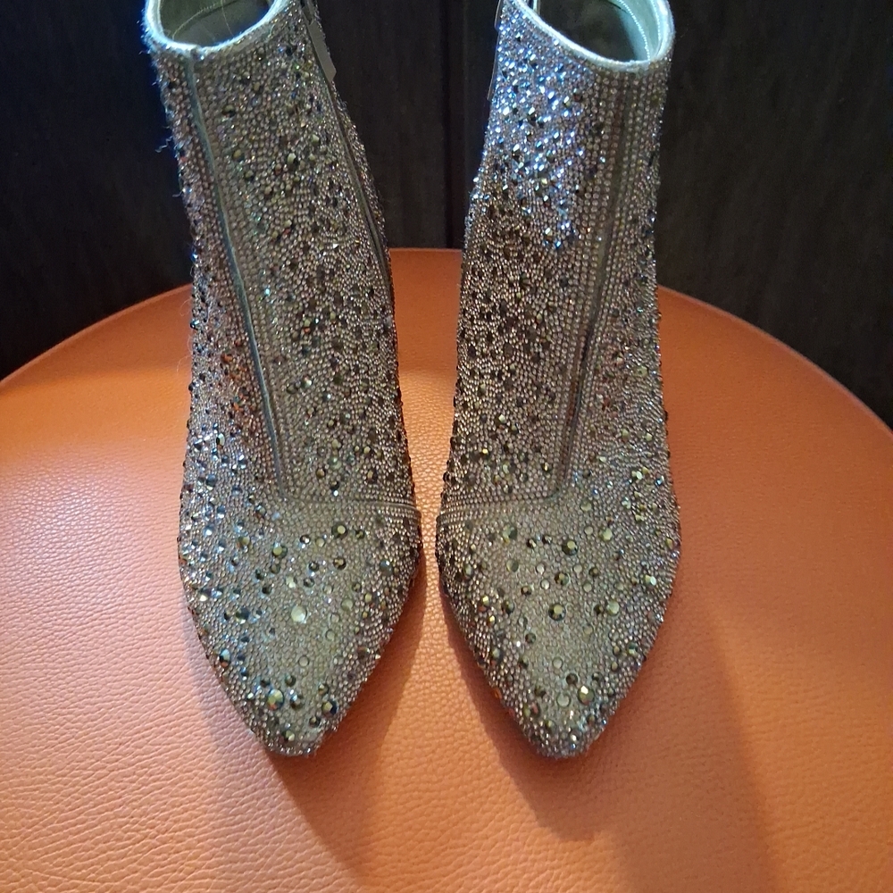 Torrid BETSEY Johnson Multi Stone Bootie  8 Wide Goldish In Color Gem Studded - Picture 8 of 12